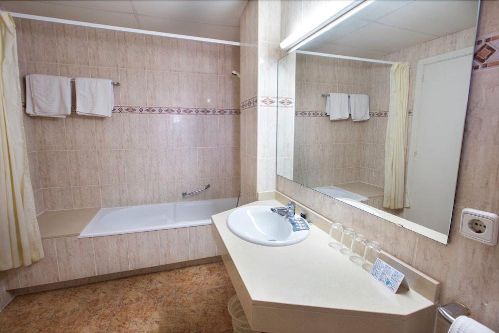 Hotel Costa Brava บลาเนส ภายนอก รูปภาพ