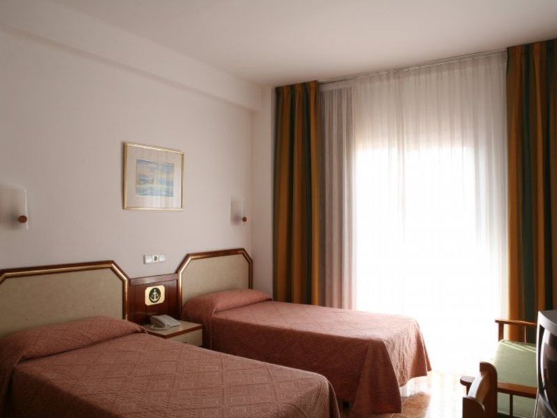 Hotel Costa Brava บลาเนส ภายนอก รูปภาพ
