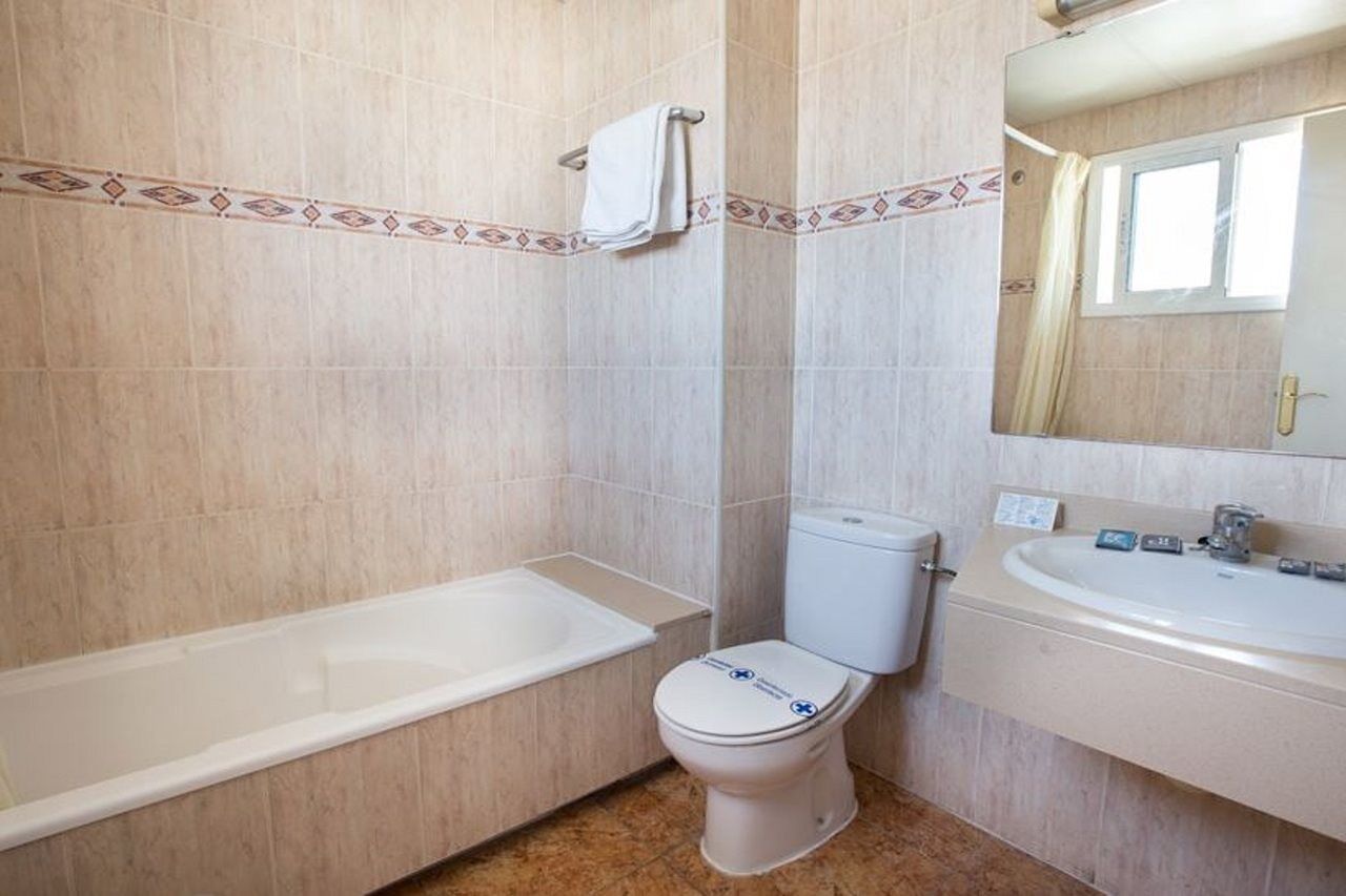 Hotel Costa Brava บลาเนส ภายนอก รูปภาพ